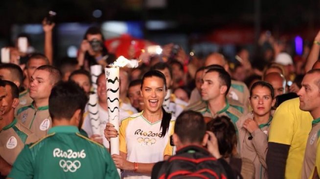 Адриана Лима сложи старта на Олимпийските игри в Рио