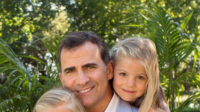 Принц Фелипе показа бащина гордост дни преди да стане крал