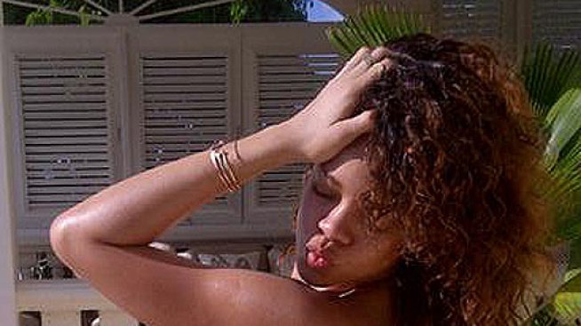 Риана опъна банските малко преди Нова година