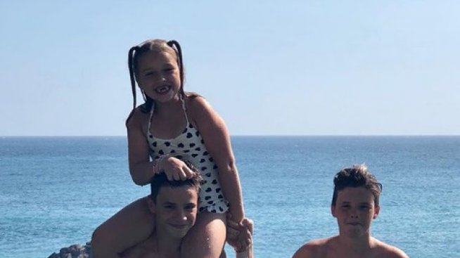 Семейство Бекъм събира тен на Бахамите