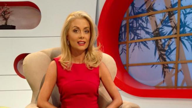 Венета сяда на стола на Николета