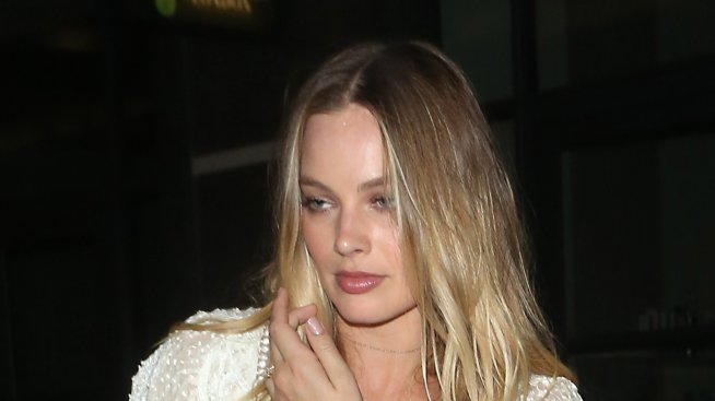 Папараци: Марго Роби с непознат мъж