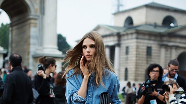 Как да носите дънкова риза