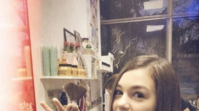 Благотворително: Крисия отряза косата си