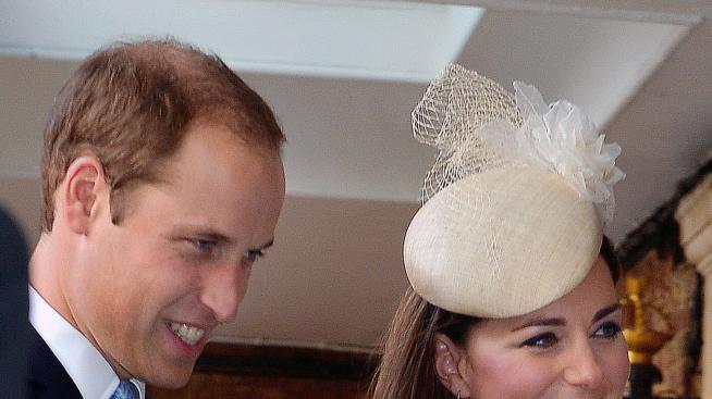 Очарователният принц Джордж се държа мъжки на кръщенето си