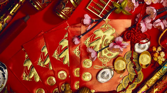 Годината на Жълтата Земна Свиня: Кон