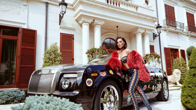 Галена и Philipp Plein извадиха нов летен хит