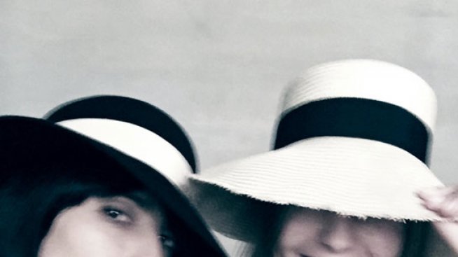 Любимите модели на Карл Лагерфелд в шапки