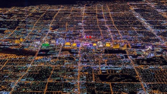 Нощен Лас Вегас от птичи поглед