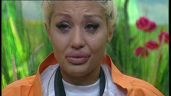 Саможертвата на годината – да ти махнат екстеншъните!