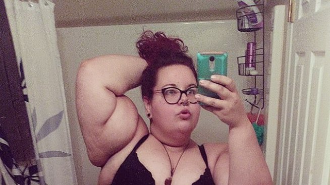 Откровено с пищната Ники Бейкър: Обича секса със слаби мъже!