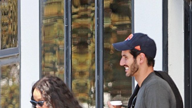 Папараци уловиха Риана с новото й гадже - щастлива в Испания