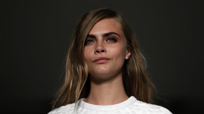 Кара Делевин завъртя любовен триъгълник