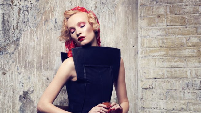 Като една съвременна Марлене Дитрих