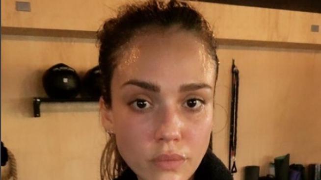 Джесика Алба във фитнеса – няма пози, само пот