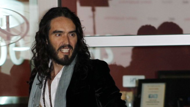 Ръсел Бранд дава 1500 британски лири на бездомници