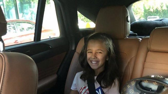 Мария изпрати Марая на училище