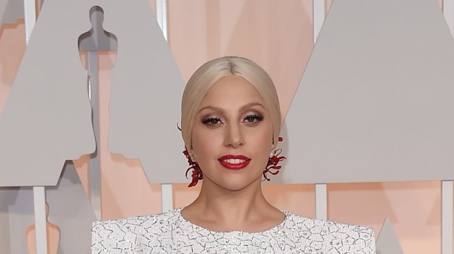 Тейлър Кини предложил брак на Лейди Гага с пръстен-бонбон