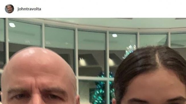 Край на дългия перчем, Джон Траволта смени прическата