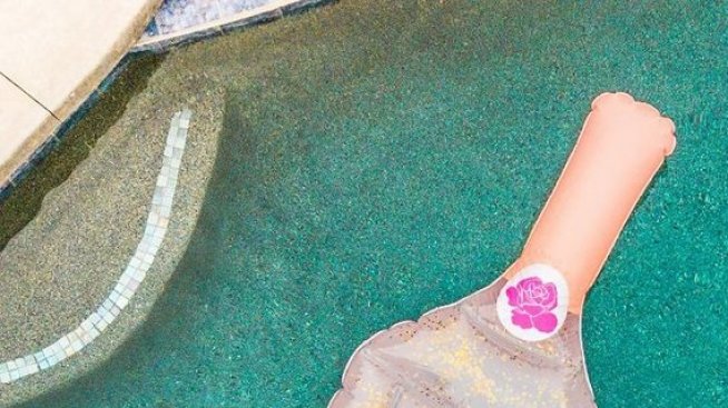 Best Seller: Дюшек като бутилка вино