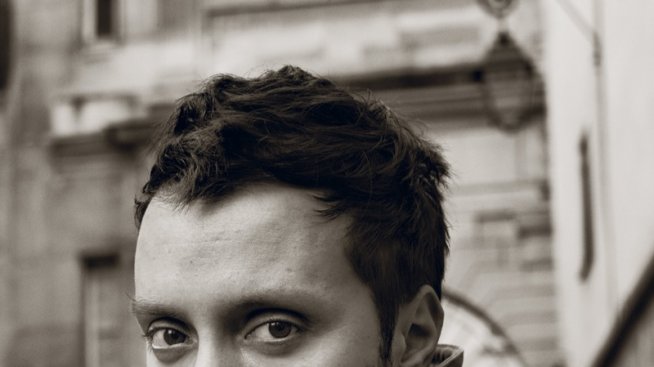 Антъни Вакарело поема Yves Saint Laurent