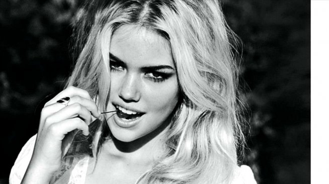 Кейт Ъптън изкушава с черешки от страниците на DT