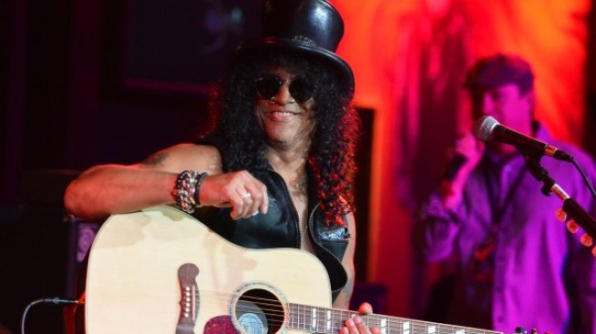 Защо Slash е легендарен китарист? Отговори и грабни билет!