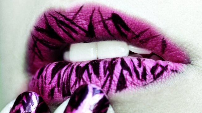 Изкуство върху устни