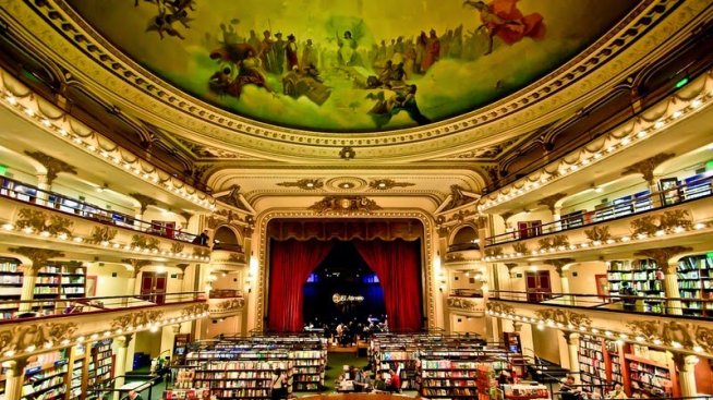 Ел Атенео &ndash; красивата книжарница в театър