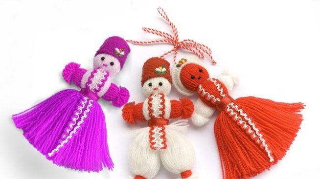 Падение: Плеймейтките и на мартеници