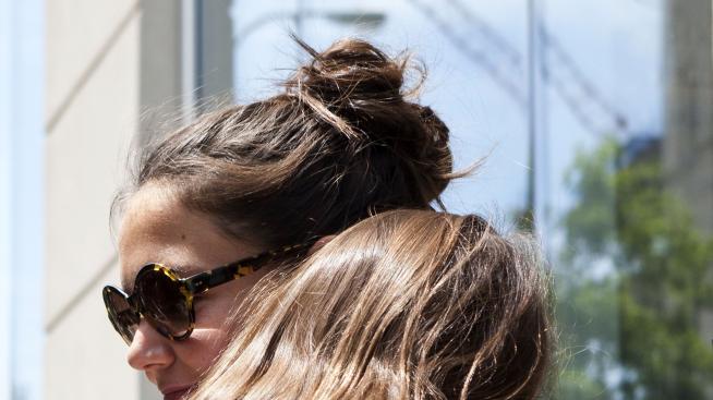 Кейти Холмс забрани на Сури дизайнерските дрехи