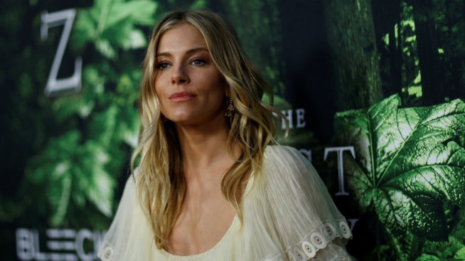 Сиена Милър с пръстен. Дали е време за сватба?