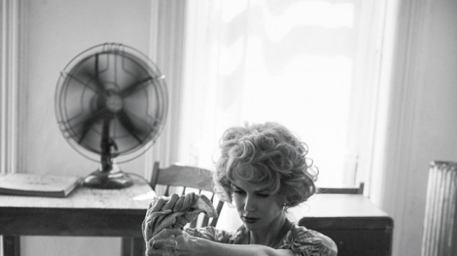 Никол Кидман е секси, дори докато мие пода