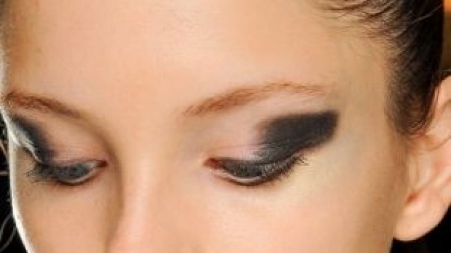 Идеи от подиума за сияен грим за зимата