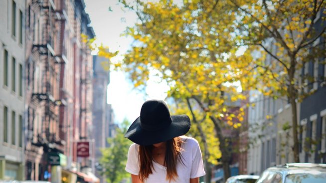 Как да носите шапка през лятото?