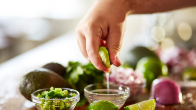 Видео рецепта: Сос с кориандър и лайм