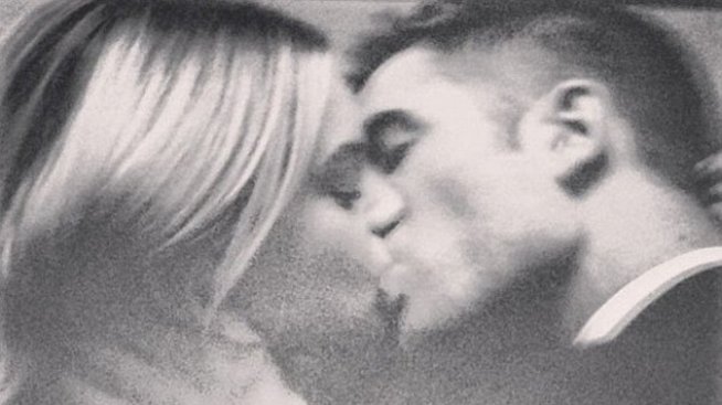 Робърт кара Кристен да ревнува с рекламни снимки