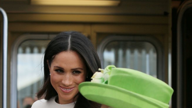 След медения месец: Маркъл до кралицата в Чешър