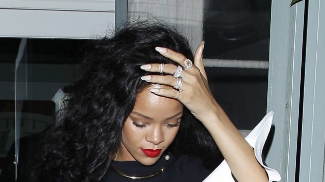 Арестуваха бездомник, шпионирал Риана