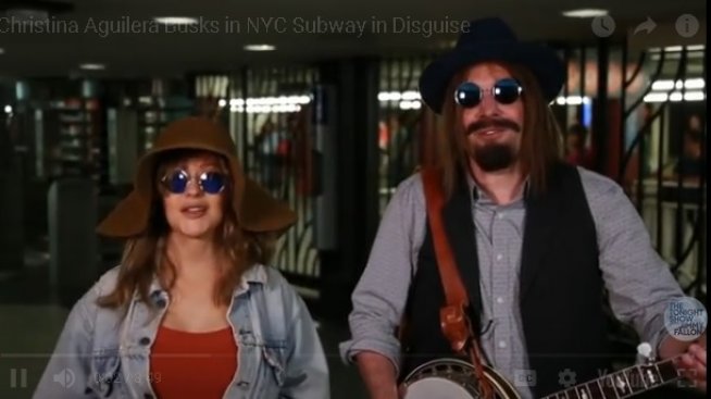 Кристина Агилера попя инкогнито в метрото в Ню Йорк