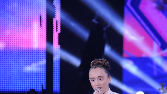 Дара Екимова излиза на сцената на юбилея на Сленг