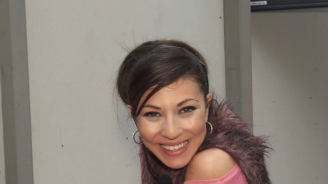 Неонът е хит при обувките тази пролет