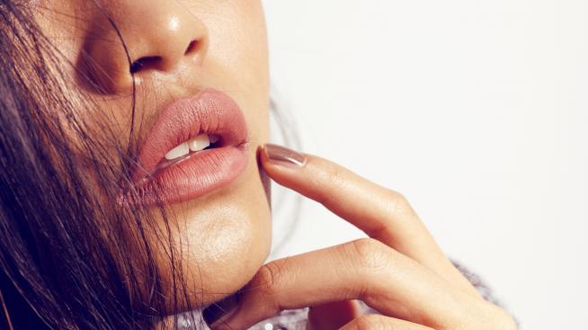 При обезцветени устни опитайте тези домашни средства