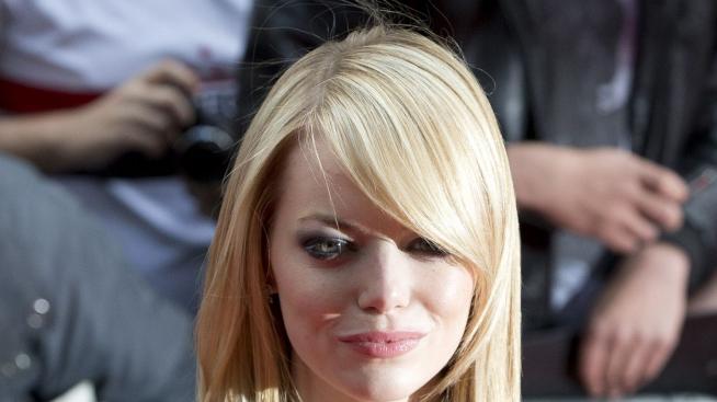 Ема Стоун би г-жа Бекъм на модния "ринг"