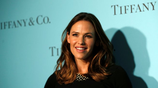 В крак с тенденцията: Дженифър Гарнър също без грим