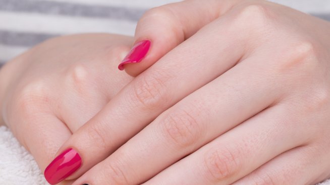 Как да си направите: Лесен маникюр с точки