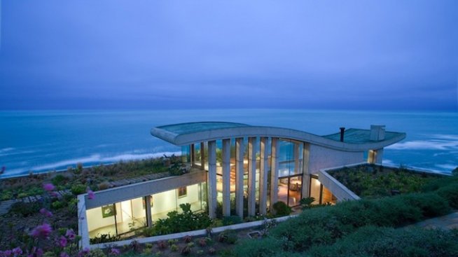 Резиденция с вълнообразна форма