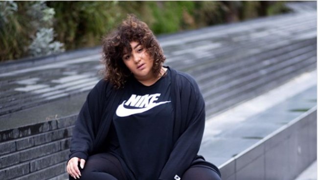 Модел plus-size подигра хората, които обиждат фигурата ѝ