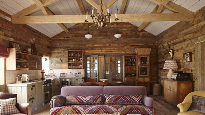 Дейвид и Виктория Бекъм се местят да живеят в плевня