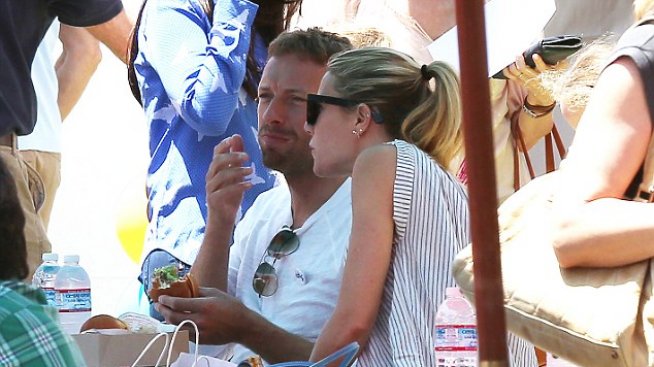 Гуинет Полтроу и Крис Мартин продължават да се държат като съпрузи